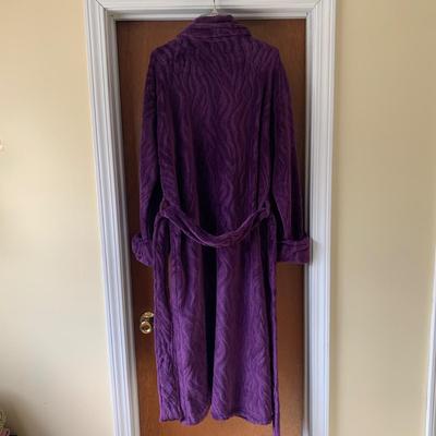 LOT 174 Z: Bathrobe Collection; Natori, Tahari, Carole Hochman, & Anne Klein