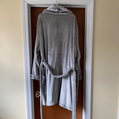 LOT 174 Z: Bathrobe Collection; Natori, Tahari, Carole Hochman, & Anne Klein