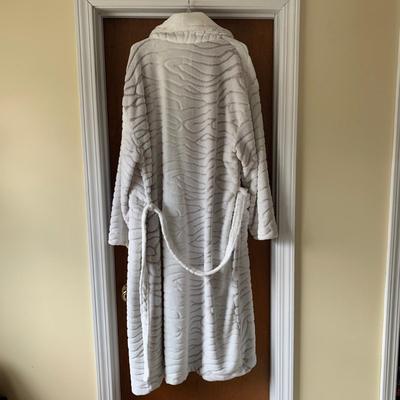 LOT 174 Z: Bathrobe Collection; Natori, Tahari, Carole Hochman, & Anne Klein