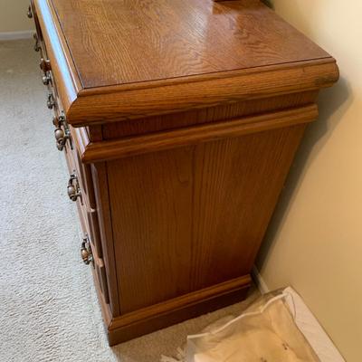 LOT 246 Z: 8 Drawer Vanity Dresser w/ Mirror & Wheat Accents