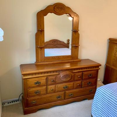 LOT 246 Z: 8 Drawer Vanity Dresser w/ Mirror & Wheat Accents