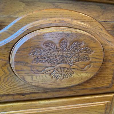 LOT 246 Z: 8 Drawer Vanity Dresser w/ Mirror & Wheat Accents