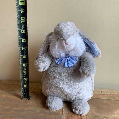 LOT 250 Z: Stuffed Animal Collection
