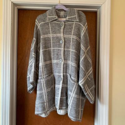 LOT 252 Z: Ellen Tracy Wool Blend Sweater Coats