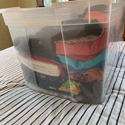 LOT 255 Z: Tote of Women's Clothing; Cable & Gauge, Lauren by Ralph Lauren, Michael Kors, & More!