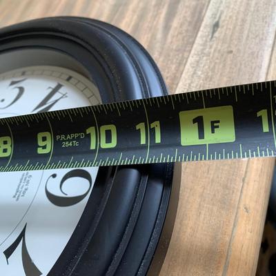 LOT 256 X: Wall Clock Collection