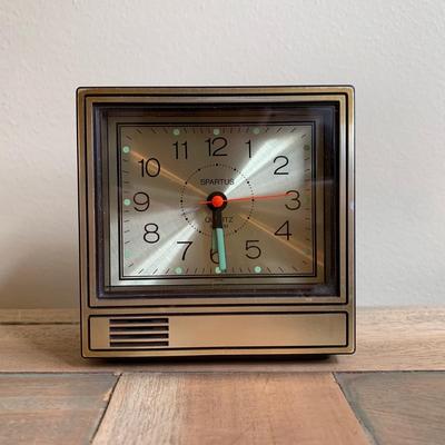 LOT 257 Z: Vintage Desk Clock Collection