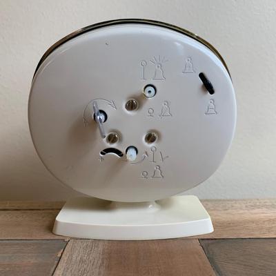 LOT 257 Z: Vintage Desk Clock Collection