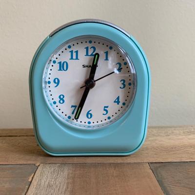 LOT 257 Z: Vintage Desk Clock Collection