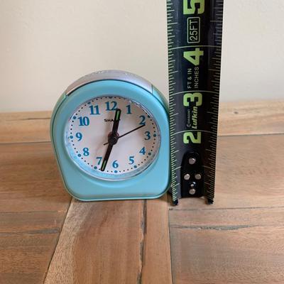 LOT 257 Z: Vintage Desk Clock Collection