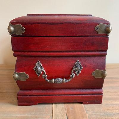 LOT 259 Y: Red Floral Jewlery / Trinket Boxes