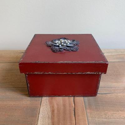 LOT 259 Y: Red Floral Jewlery / Trinket Boxes