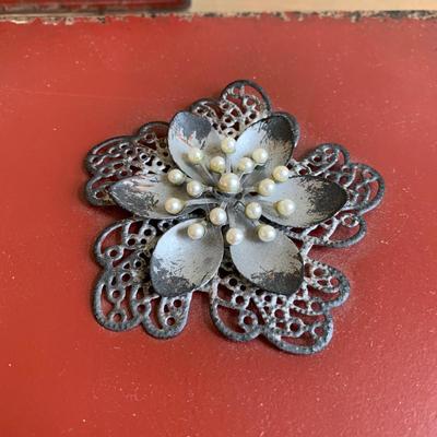 LOT 259 Y: Red Floral Jewlery / Trinket Boxes