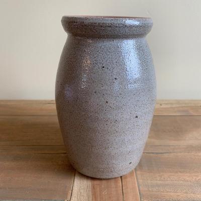LOT 260 Z: Stoneware Container Collection