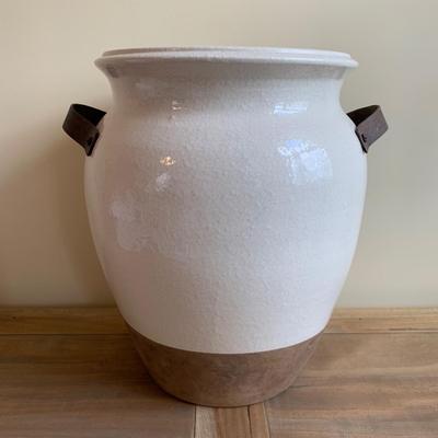 LOT 260 Z: Stoneware Container Collection