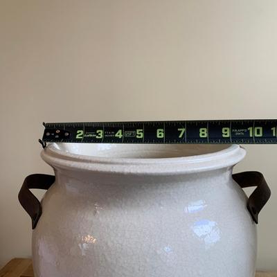 LOT 260 Z: Stoneware Container Collection