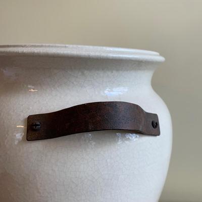 LOT 260 Z: Stoneware Container Collection