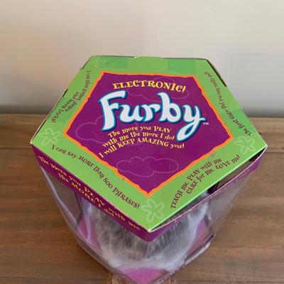 LOT 261 Y: Furby Collection (2 NIP)
