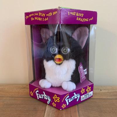 LOT 261 Y: Furby Collection (2 NIP)