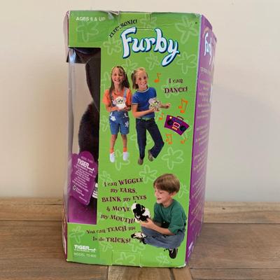 LOT 261 Y: Furby Collection (2 NIP)