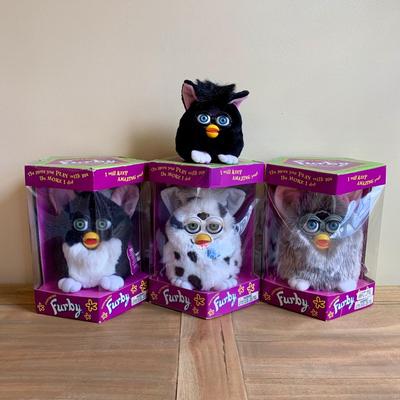 LOT 261 Y: Furby Collection (2 NIP)