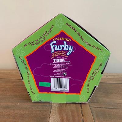 LOT 261 Y: Furby Collection (2 NIP)