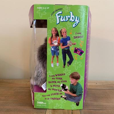 LOT 261 Y: Furby Collection (2 NIP)