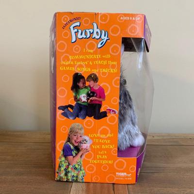 LOT 261 Y: Furby Collection (2 NIP)