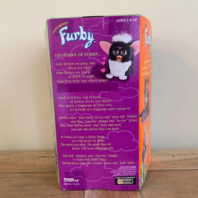 LOT 261 Y: Furby Collection (2 NIP)