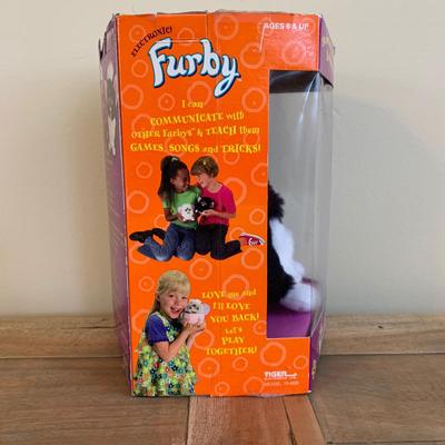 LOT 261 Y: Furby Collection (2 NIP)