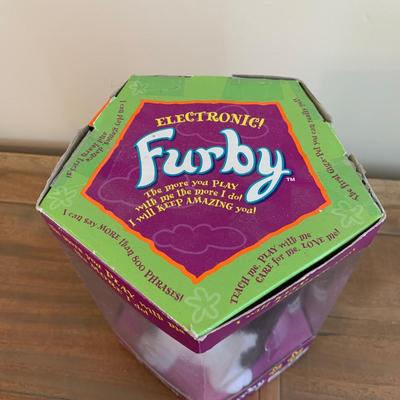 LOT 261 Y: Furby Collection (2 NIP)