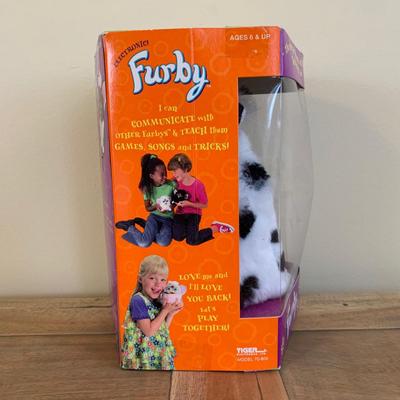 LOT 261 Y: Furby Collection (2 NIP)