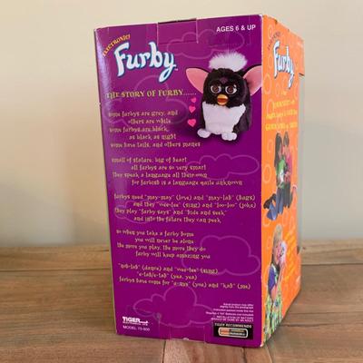 LOT 261 Y: Furby Collection (2 NIP)