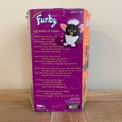LOT 261 Y: Furby Collection (2 NIP)