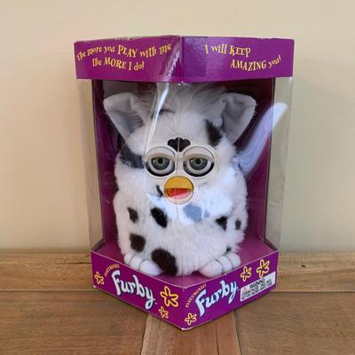 LOT 261 Y: Furby Collection (2 NIP)