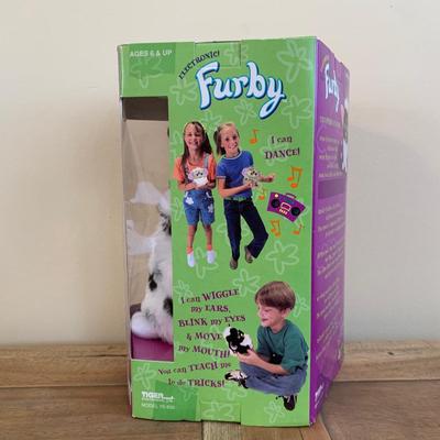 LOT 261 Y: Furby Collection (2 NIP)