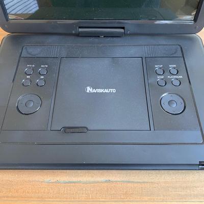 LOT 263 X: NIP Naviskauto Portable DVD Player Model #BM1653B