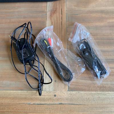 LOT 263 X: NIP Naviskauto Portable DVD Player Model #BM1653B