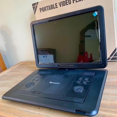LOT 263 X: NIP Naviskauto Portable DVD Player Model #BM1653B