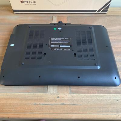 LOT 263 X: NIP Naviskauto Portable DVD Player Model #BM1653B