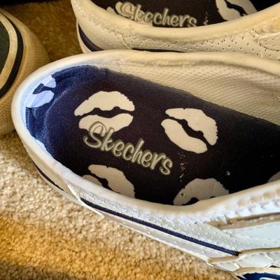 LOT 268 X: Closet Clear Out! Men's Clothing, Shoes, Robes, & More!