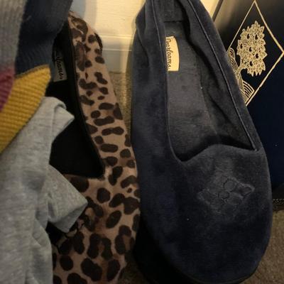 LOT 268 X: Closet Clear Out! Men's Clothing, Shoes, Robes, & More!