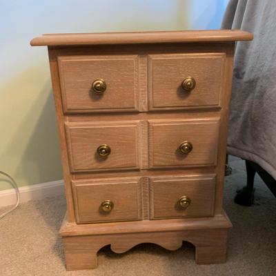 LOT 320 X: Faux Brass Metal Headboard & Pennsylvania House Side Table w/ Glass Lamp