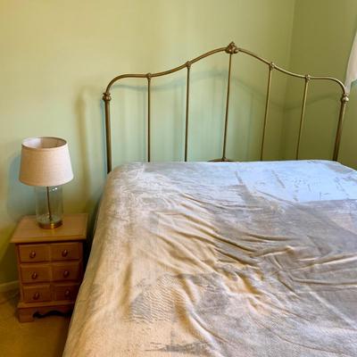 LOT 320 X: Faux Brass Metal Headboard & Pennsylvania House Side Table w/ Glass Lamp