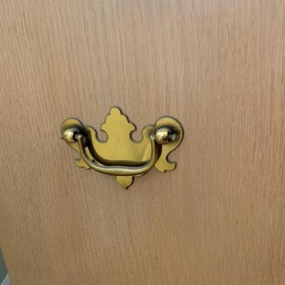 LOT 320 X: Faux Brass Metal Headboard & Pennsylvania House Side Table w/ Glass Lamp