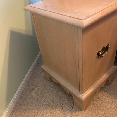 LOT 320 X: Faux Brass Metal Headboard & Pennsylvania House Side Table w/ Glass Lamp