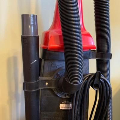 LOT 321 Z: Dirt Devil Featherlite Vacuum Cleaner Model #UD30010