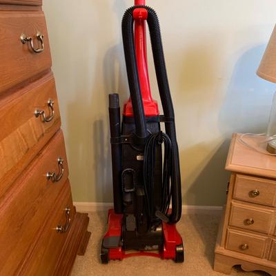 LOT 321 Z: Dirt Devil Featherlite Vacuum Cleaner Model #UD30010