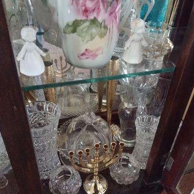 Antique Mahogany Diminutive Glass Display Cabinet with Design Fretting on Door (No Contents)