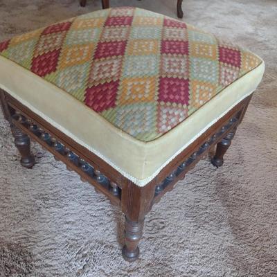 Victorian Design Upholstered Top Ottoman